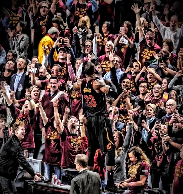 官方-关于锐不可当首场状态出色，曼联观众沸腾！，詹姆斯重返赛场引发球迷热议的信息-官方