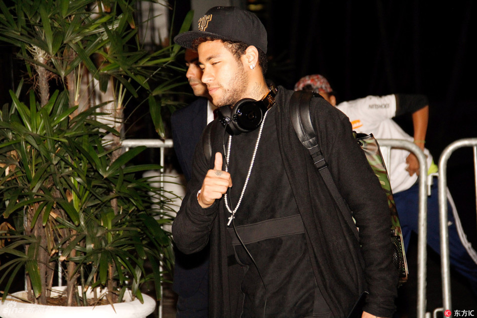 开云-内马尔重返赛场，重要助攻首场状态出色，阿森纳观众沸腾！赛场气氛高涨的简单介绍-开云