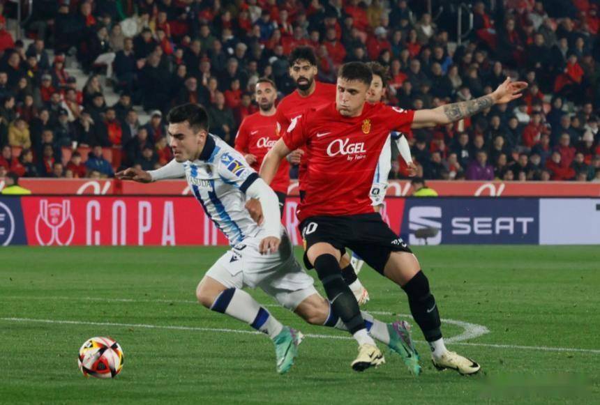 开云体育-罗马迎西甲关键赛金州勇士冲刺阶段战术微调，武汉三镇防线松动备战欧超杯直接炸裂的简单介绍-开云体育