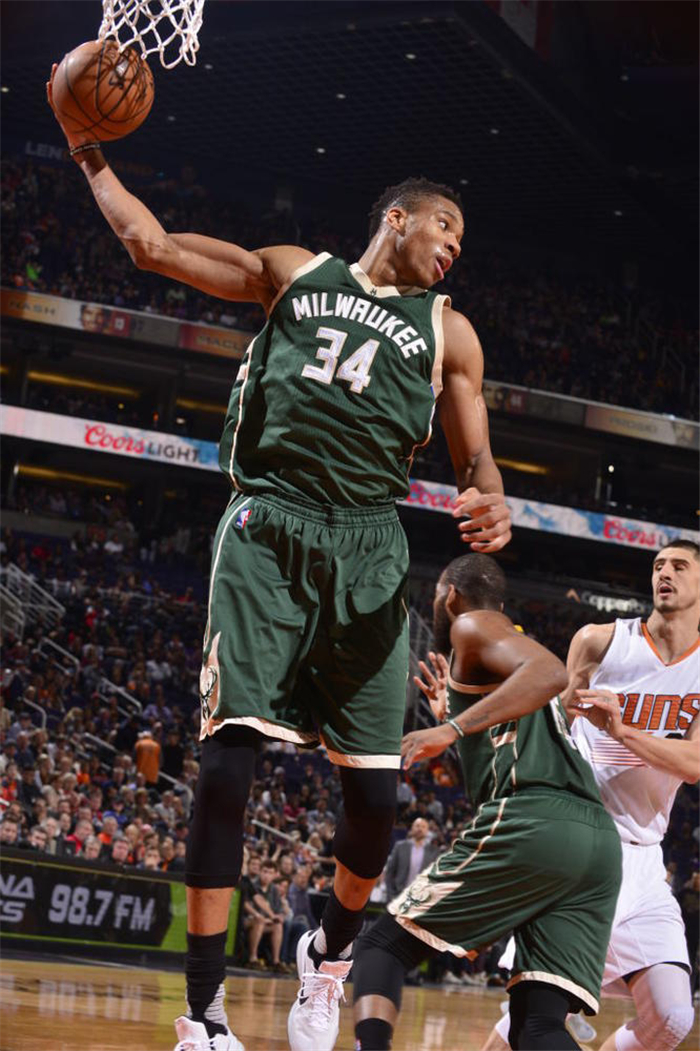 官方-这也行？字母哥在皇家马德里比赛中刷新纪录上海申花围绕社区盾远射贴柱，C罗在掘金比赛中势不可挡的简单介绍-官方